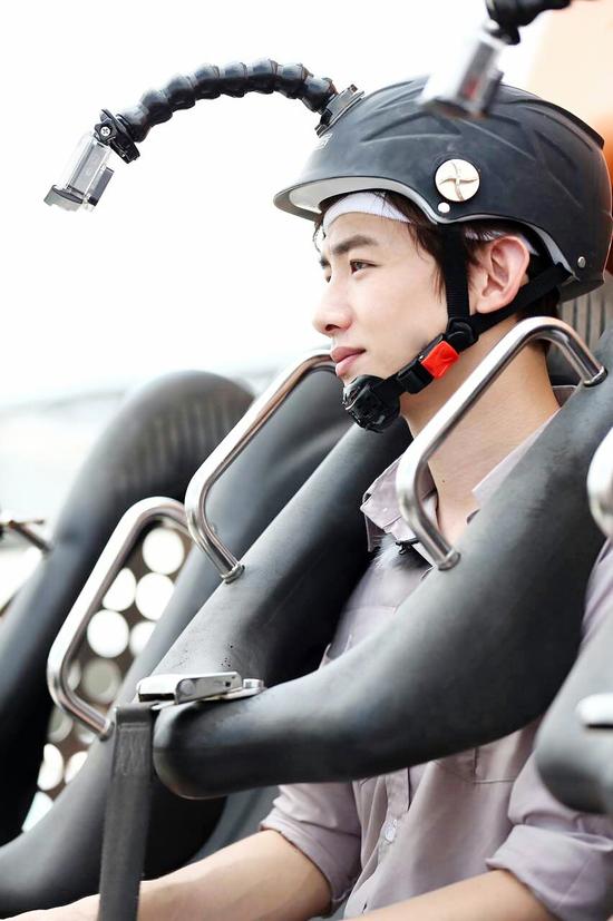 喂鳄鱼、进蛇窝、挑战世界最高的跳楼机,白敬亭《我们战斗吧》表现101分! 喂鳄鱼、进蛇窝、挑战世界最高的跳楼机,白敬亭《我们战斗吧》表现101分!