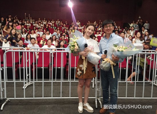 刘亦菲携《致青春》杭州宣传 与导演飙歌互爆料 刘亦菲携《致青春》杭州宣传 与导演飙歌互爆料