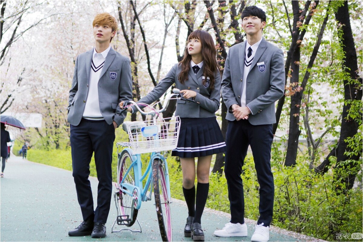 《青春最好时》曝光张雪迎曾舜晞海报 这是买了《学校2015》的版权吗？