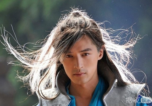 胡歌微博爆了！双11发长文悼念身亡助理张冕 当年的车祸细思极恐……