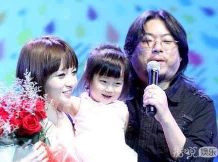 高晓松女儿被赞越长越美 网友戏称幸好遗传妈妈基因