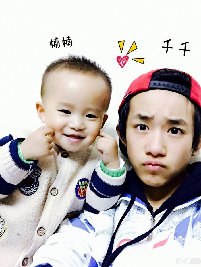 苏炸！易烊千玺照顾小朋友，讲故事弹吉他画面有爱，一看就是好哥哥