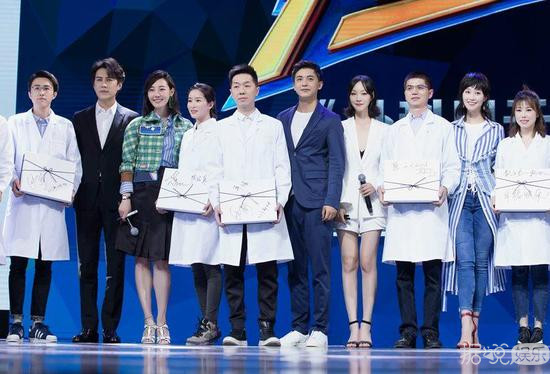 电视剧《外科风云》发布会靳东白百合一言不合就开怼