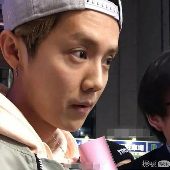 娱乐圈中男神们的素颜照大比拼，看完我凌乱了