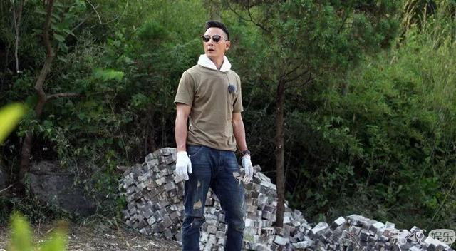 不做演员跑去盖房子吴彦祖连搬砖都帅到掉渣