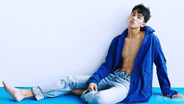 被白敬亭肌肉吓到了,原来这些看起来像白斩鸡的男星都是肌肉男!