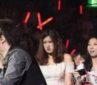 抽奖撕粉丝，做美妆博主不露脸，网红谁都能当？