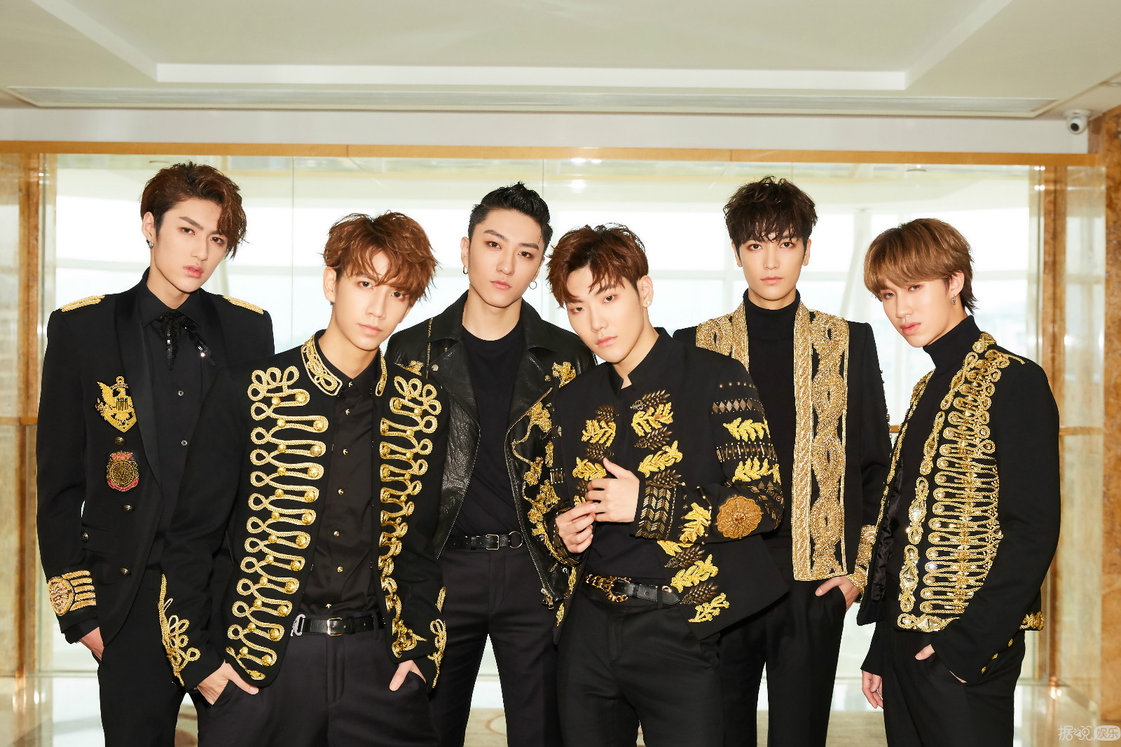 C.T.O男团亮相跨年演唱会 帅气造型实力舞台引尖叫